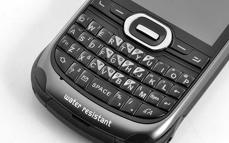 Кнопочный телефон без андроида. Смартфон с QWERTY клавиатурой 2022. Nokia с клавиатурой QWERTY металлический. Toshiba с йцукен клавиатурой1. 9190 QWERTY.
