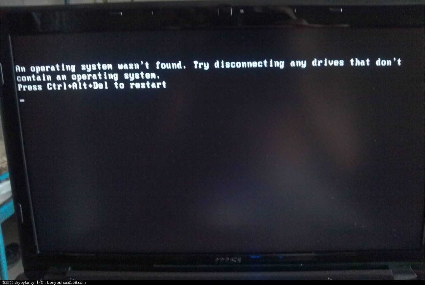 Reboot черный экран. Чёрный экран при включении компьютера. Не включается компьютер. При включении черный экран Ctrl alt del to restart. Чёрный экран при включении ноутбука.