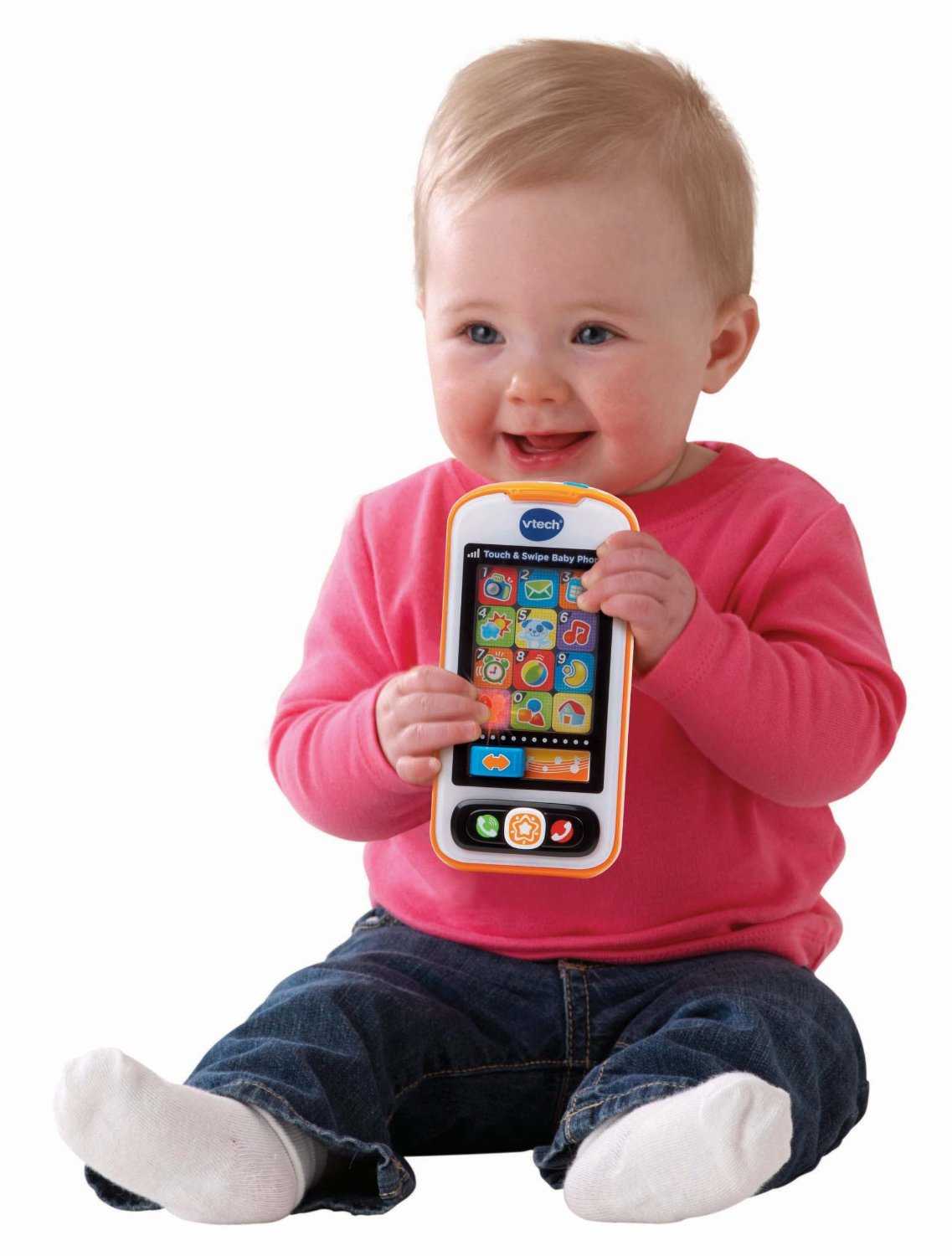 Включи 5 малышей. Малыш со смартфоном. Телефон детский. Детский смартфон. Игрушечный смартфон для детей.